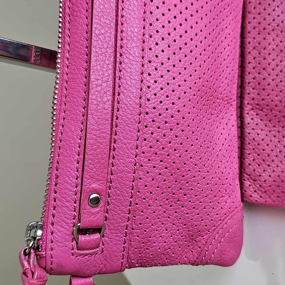 Banana Republic Bubblegum Pink Leather Ziptop Wristlet EUC - Picture 4 of 15